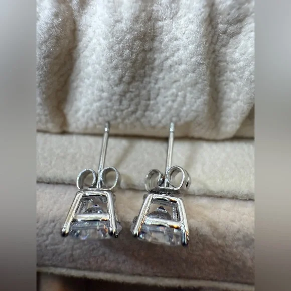 NWOT Silver CZ stud earrings - Picture 4 of 4